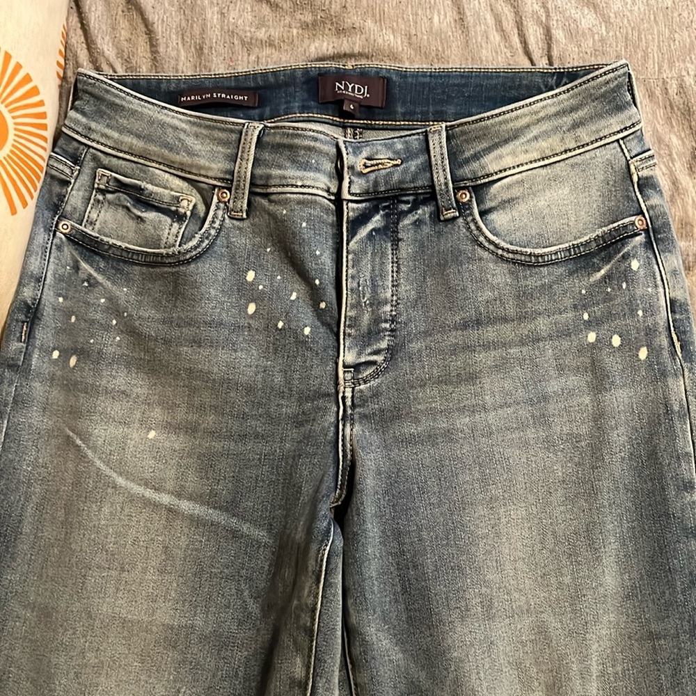 NYDJ STRAIGHT LEG JEANS